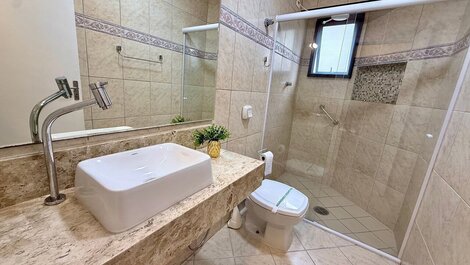 F052 - Apartamento con Balcón y Suite en la Mejor Ubicación