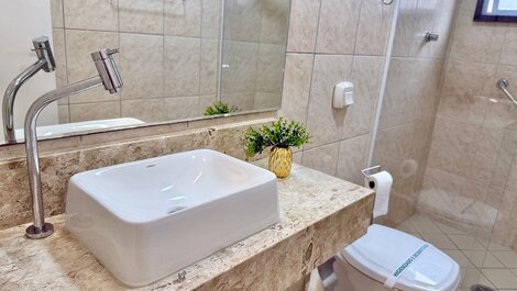 F052 - Apartamento con Balcón y Suite en la Mejor Ubicación