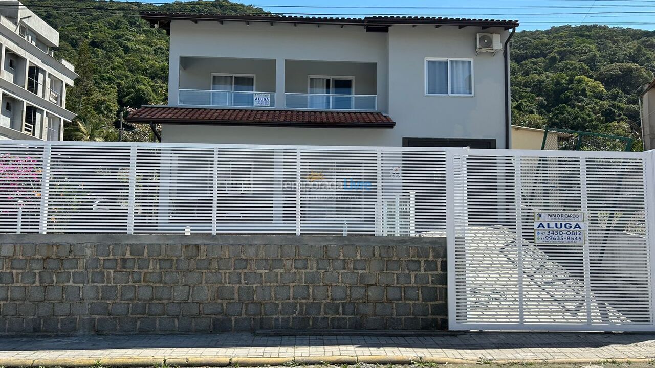 House for vacation rental in Bombinhas (Praia de Bombas)