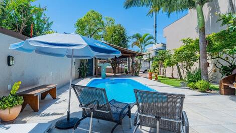 Acogedora casa para 14 personas con piscina climatizada.
