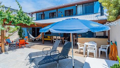 Acogedora casa para 14 personas con piscina climatizada.