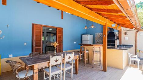 Acogedora casa para 14 personas con piscina climatizada.