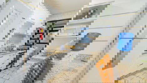 Lindo ap de dois quartos, de frente e com vista para o mar (C131)