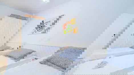 Lindo ap de dois quartos, de frente e com vista para o mar (C131)