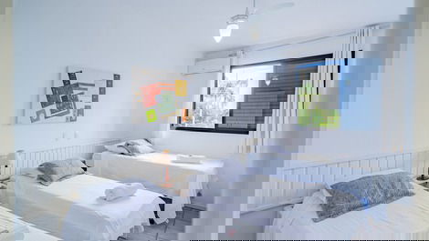 Lindo ap de dois quartos, de frente e com vista para o mar (C131)