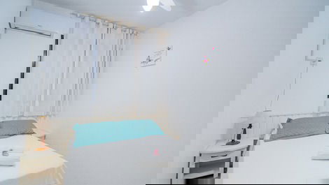 Lindo ap de dois quartos, de frente e com vista para o mar (C131)