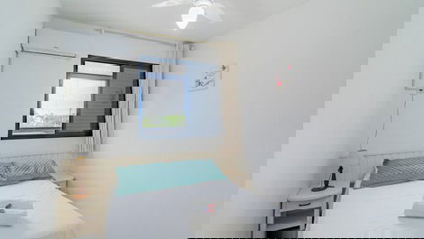 Lindo ap de dois quartos, de frente e com vista para o mar (C131)