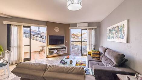 Beautiful penthouse overlooking the sea!