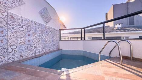 Beautiful penthouse overlooking the sea!