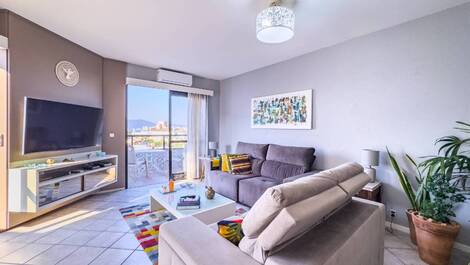 Beautiful penthouse overlooking the sea!