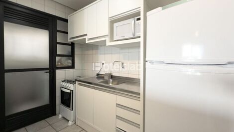 Hermoso apartamento de 2 habitaciones en condominio frente al mar.