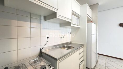 Hermoso apartamento de 2 habitaciones en condominio frente al mar.