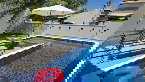 Three-suite house in the Vilas do Jacuipe condominium for rent.