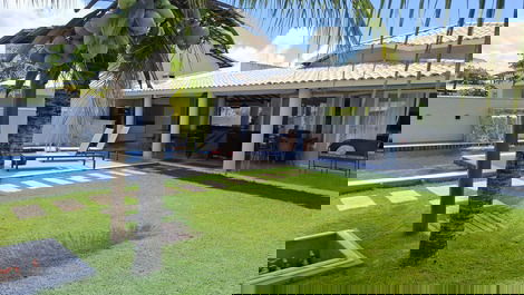 Three-suite house in the Vilas do Jacuipe condominium for rent.