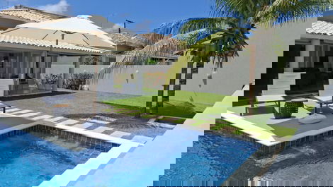 Three-suite house in the Vilas do Jacuipe condominium for rent.