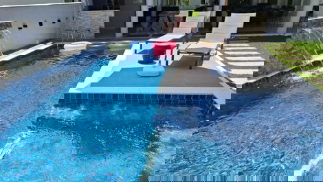 Three-suite house in the Vilas do Jacuipe condominium for rent.