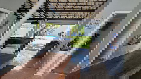 Three-suite house in the Vilas do Jacuipe condominium for rent.