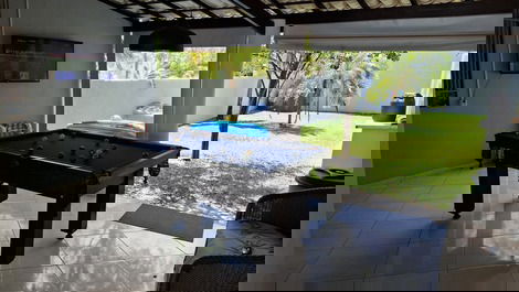 Three-suite house in the Vilas do Jacuipe condominium for rent.