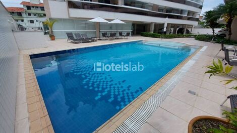 Lindo e moderno apartamento em condomínio com piscina a 100m da praia.
