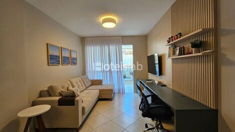 Lindo e moderno apartamento em condomínio com piscina a 100m da praia.