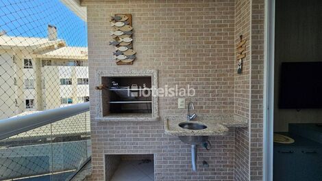 Lindo e moderno apartamento em condomínio com piscina a 100m da praia.