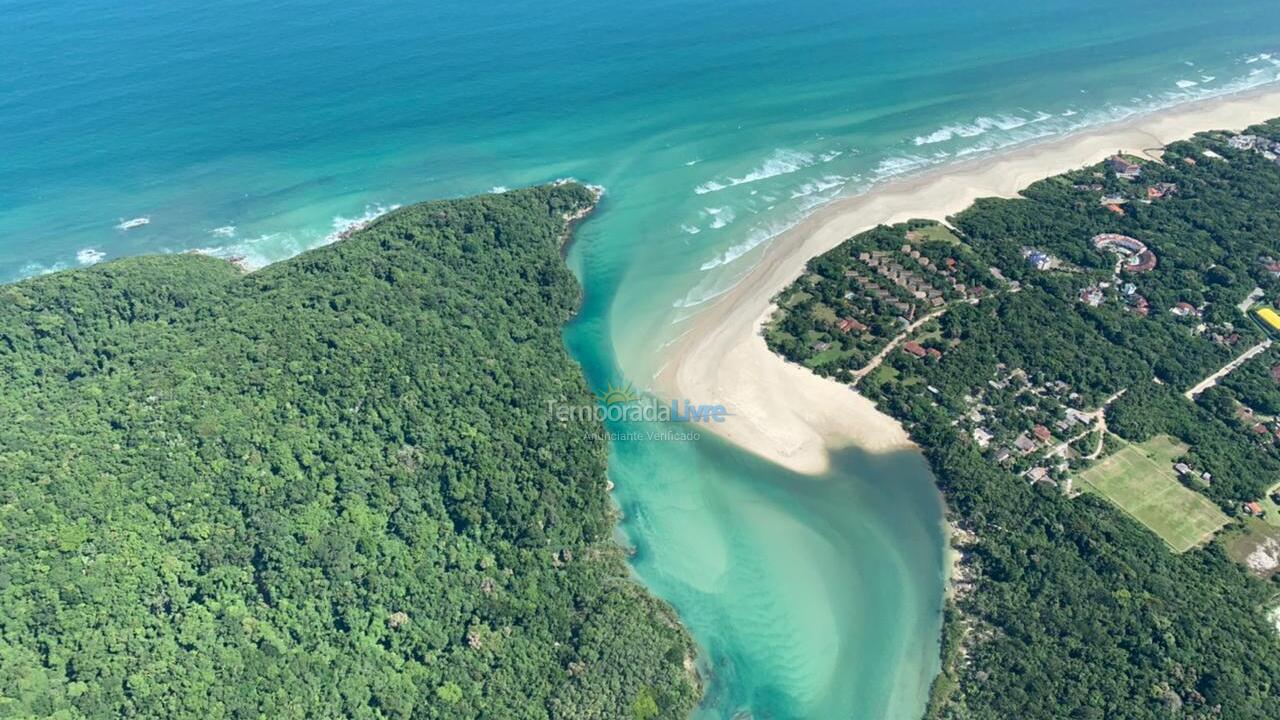Vista aérea do encontro do rio/mar Apartamento para aluguel de temporada em Bertioga (Praia de Guaratuba)