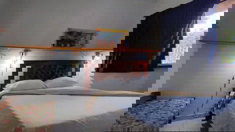 Quarto com 01 cama de casal e 01 cama de solteiro