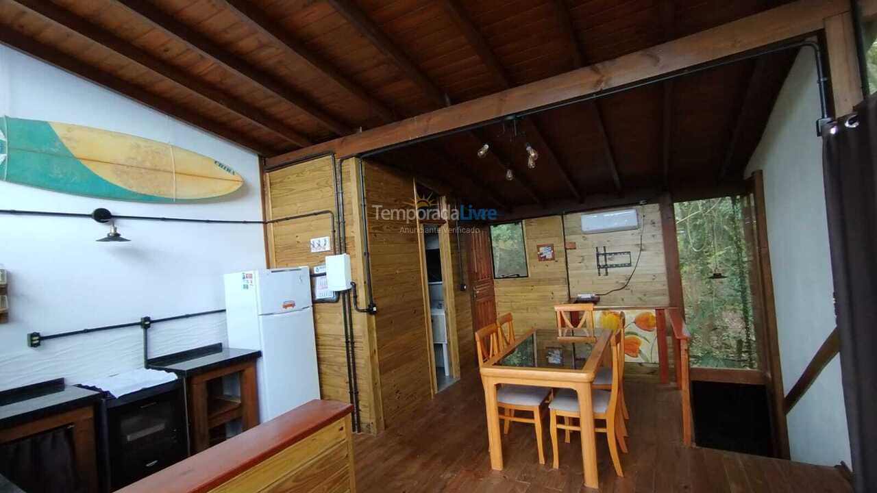 Casa para aluguel de temporada em Imbituba (Praia do Rosa)