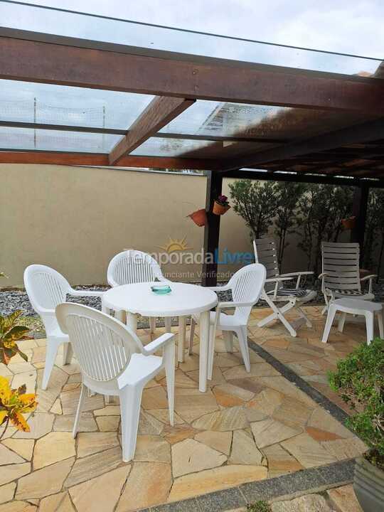 Casa para alquiler de vacaciones em Bertioga (Condominio Morada da Praia)