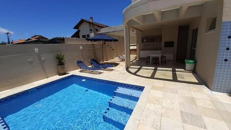 4 Bedroom House with Sea View in Daniela