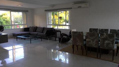 4 Bedroom House with Sea View in Daniela