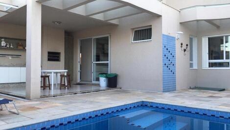 4 Bedroom House with Sea View in Daniela