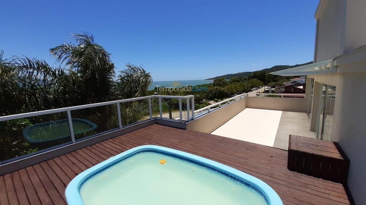 House for vacation rental in Florianópolis (Praia da Daniela)