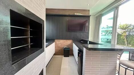 Spacious house with 5 suites 250m from the sea.