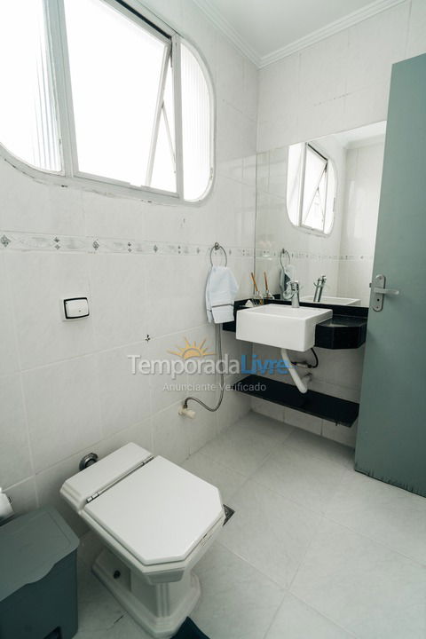 Apartamento para aluguel de temporada em Guarujá (Pitangueiras)