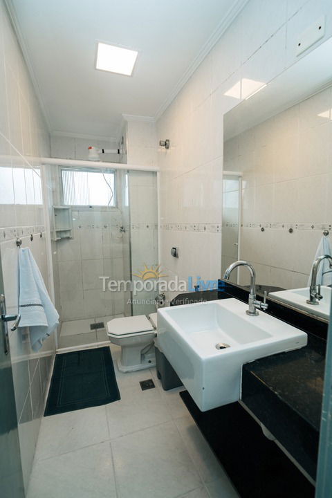 Apartamento para aluguel de temporada em Guarujá (Pitangueiras)