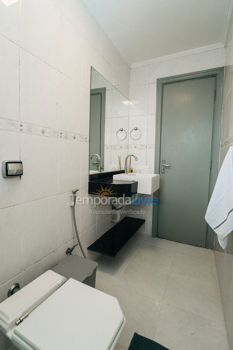Apartamento para aluguel de temporada em Guarujá (Pitangueiras)