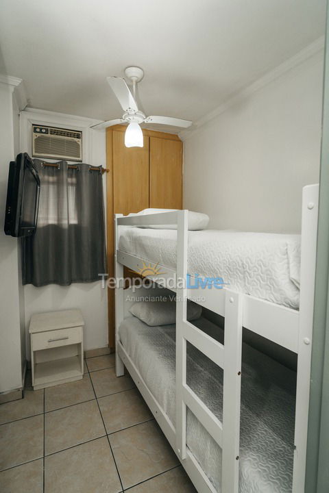Apartamento para aluguel de temporada em Guarujá (Pitangueiras)