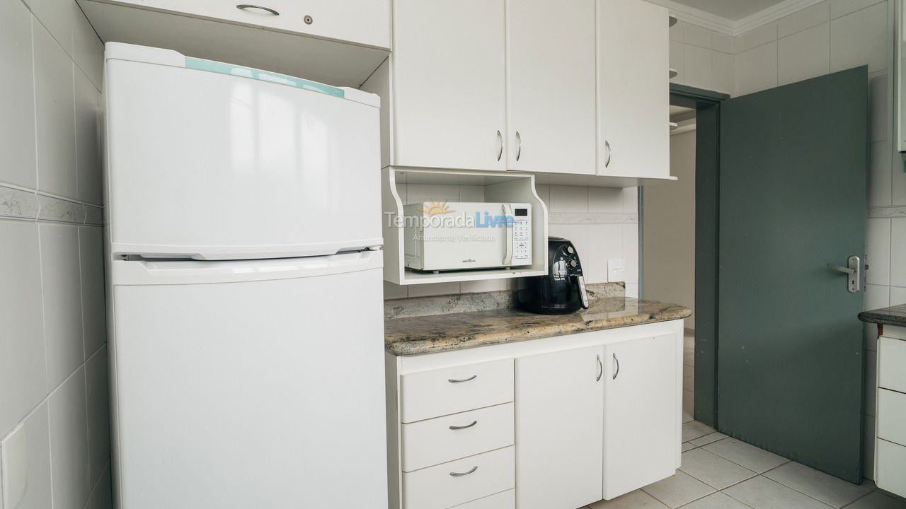 Apartamento para aluguel de temporada em Guarujá (Pitangueiras)