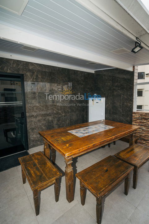Apartamento para aluguel de temporada em Guarujá (Pitangueiras)