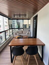 Apartamento 3 quartos com ar condic/. centro meia praia Lindo rua 264