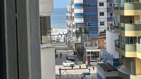 Apartamento 3 quartos com ar condic/. centro meia praia Lindo rua 264