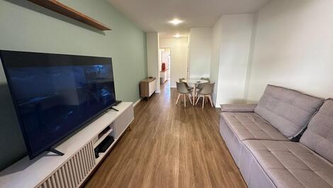 Apartamento 3 quartos com ar condic/. centro meia praia Lindo rua 264