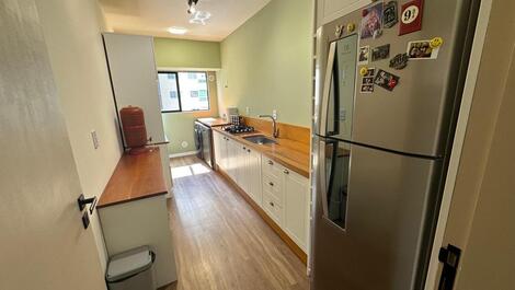 Apartamento 3 quartos com ar condic/. centro meia praia Lindo rua 264