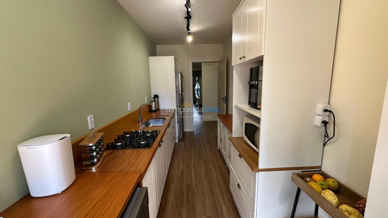 Apartamento para aluguel de temporada em Itapema (Meia Praia)