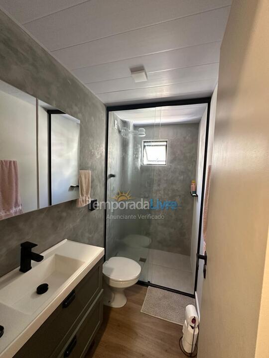 Apartamento para aluguel de temporada em Itapema (Meia Praia)