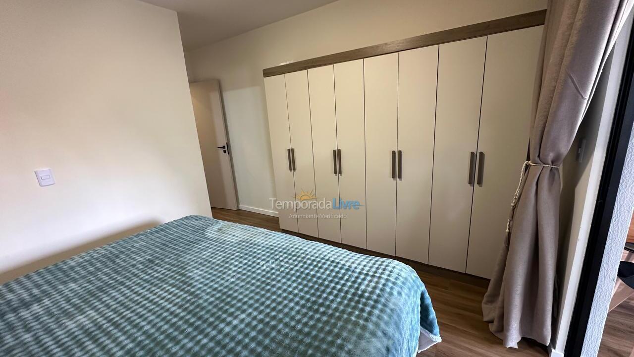 Apartamento para aluguel de temporada em Itapema (Meia Praia)