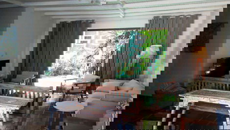 Casa em Condomínio 50mts da praia