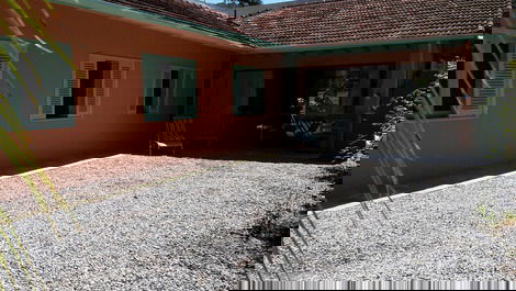 Casa em Condomínio 50mts da praia