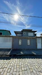 Casa de 3 quartos em Condomínio com piscina, na praia do Peró.